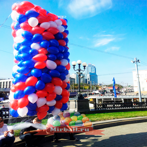 Запуск 300 гелиевых шаров в небо на День России