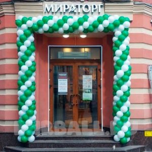 Арка из шаров для входа сети Мираторг