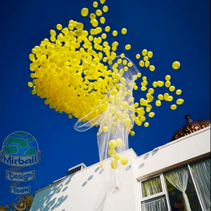 Запуск 700 шариков в небо на открытие офиса