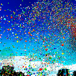 Запуск 10000 воздушных шариков в небо на фестиваль